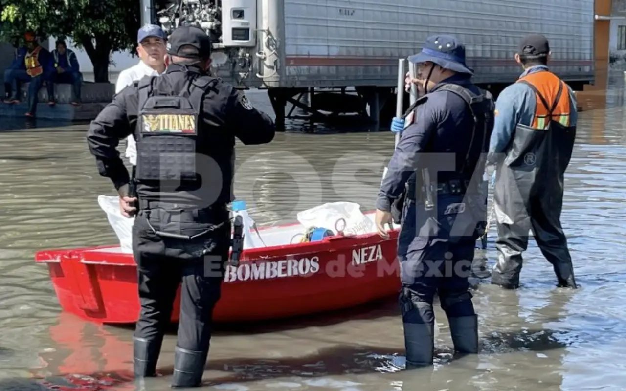112 cuadras quedaron bajo el agua en colonias de Neza. Foto: Iván Macías