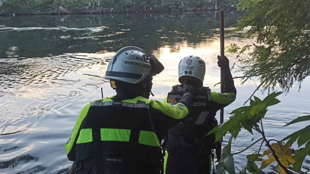 Protección Civil de Nuevo León extrae cuerpo de río Pesquería en Escobedo