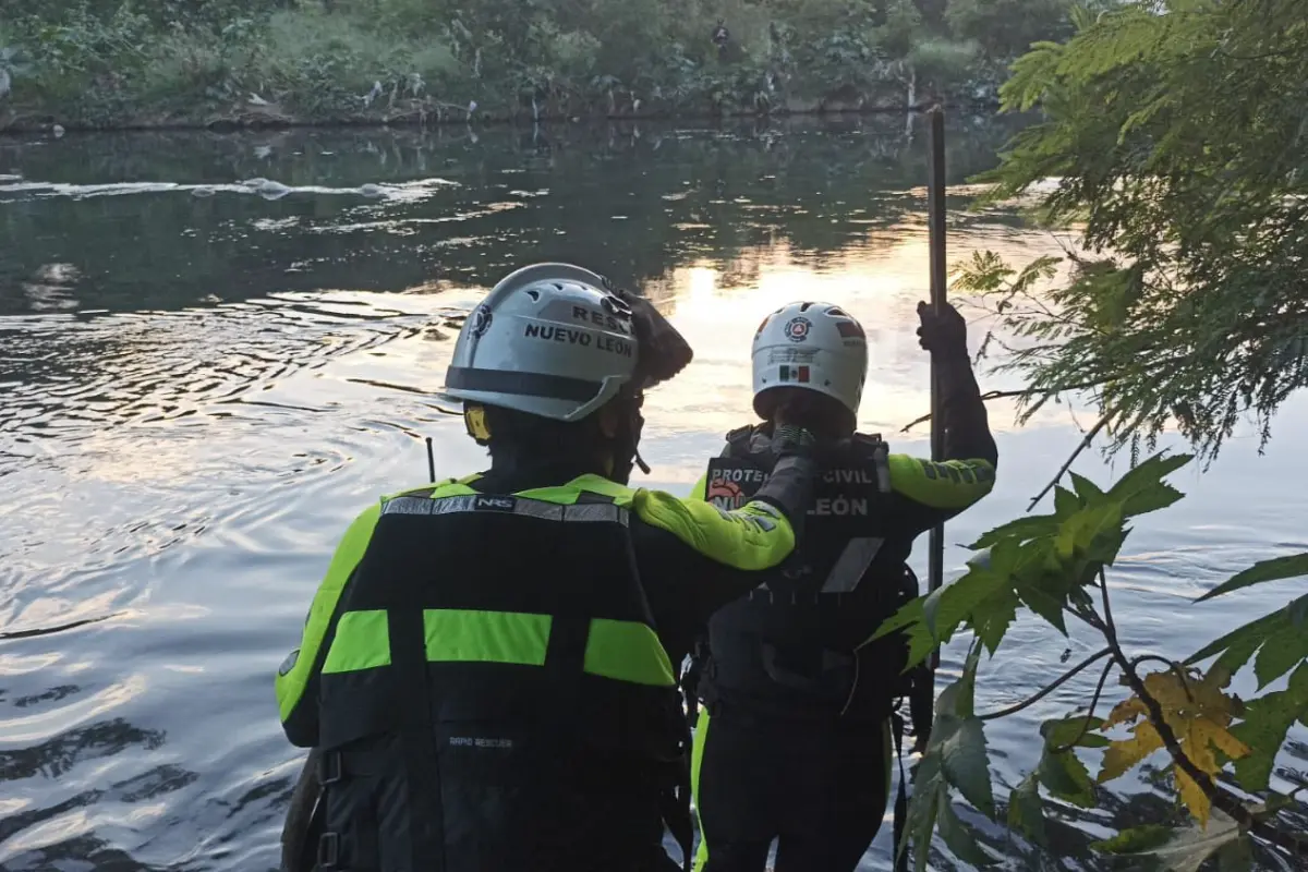 Extraen cuerpo de río Pesquería en Escobedo. Foto: PCNL.