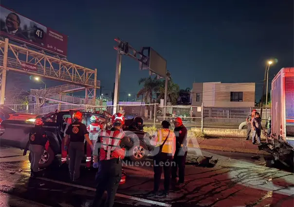 VIDEO | Choque entre camión cervecero y camioneta deja tres lesionados en Monterrey