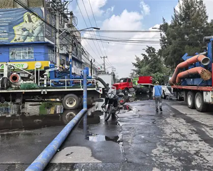 Personal municipal, estatal y federal inician limpieza de casas y calles inundadas en Nezahualcóyotl