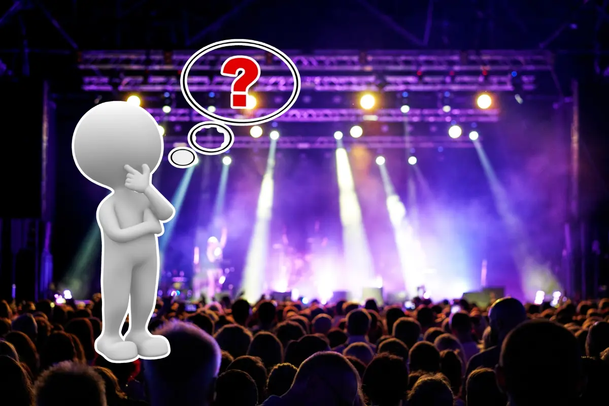 Un escenario y un signo de interrogación. Foto: Canva