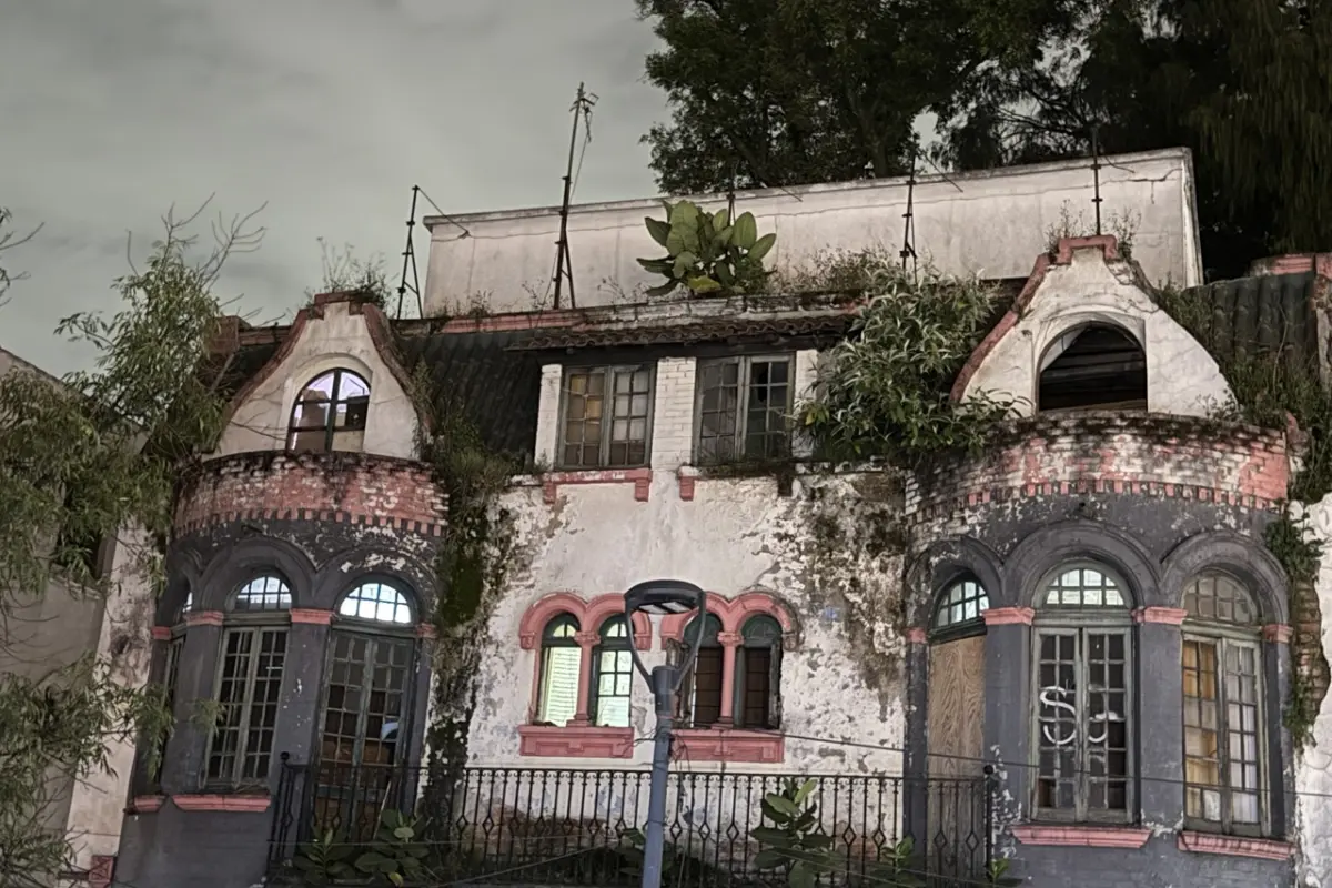 La Casa Negra de la Colonia Roma. Foto: Pinterest | Canva