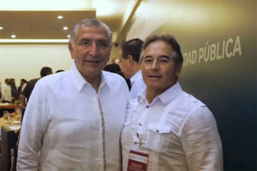 El senador Adán Augusto, con el otrora secretario de Seguridad Pública de Tabasco, Hernán Bermúdez Requena. Foto: Victoria Jiménez