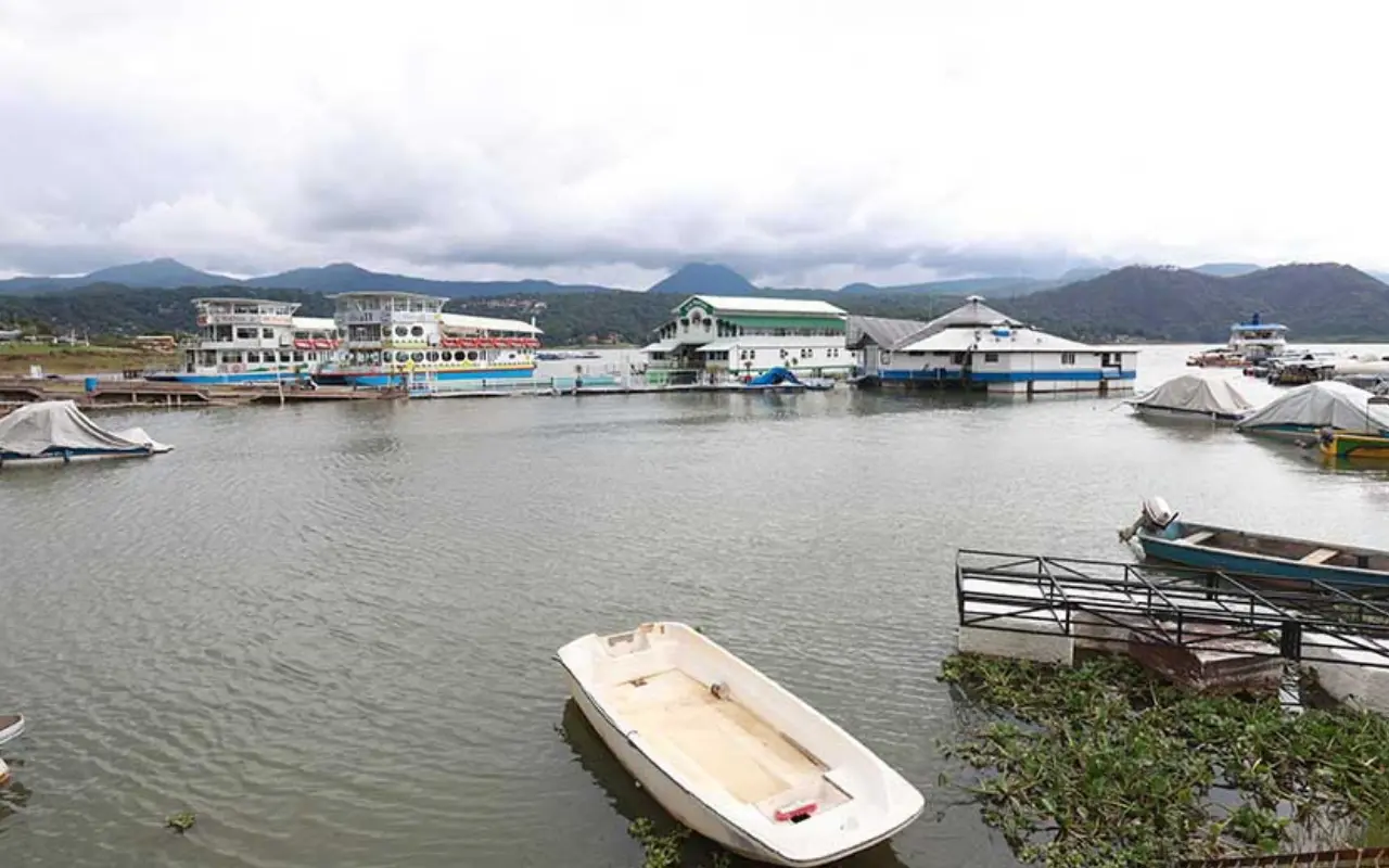 Presa Miguel Alemán. Foto: X/ @trespm (Canva)