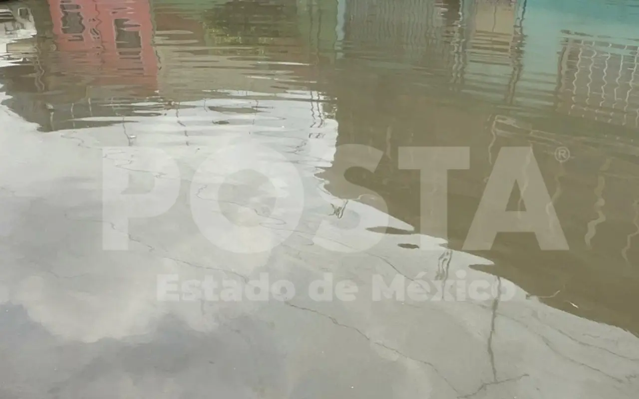 112 cuadras quedaron bajo el agua en colonias de Neza. Foto: Iván Macías