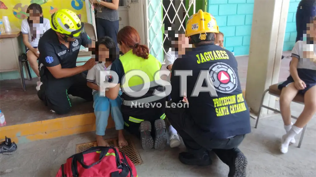 Pega golpe de calor a 8 niños en primaria de Santa Catarina