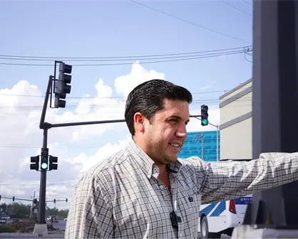 Raúl Cantú refuerza la seguridad vial con nuevos semáforos en Salinas Victoria