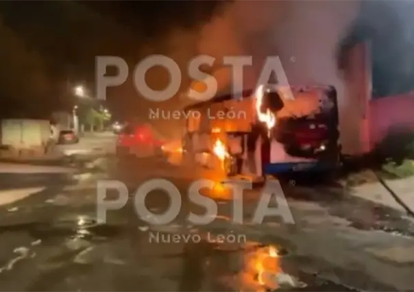 VIDEO | Camión de pasajeros queda reducido a cenizas tras incendio en Guadalupe