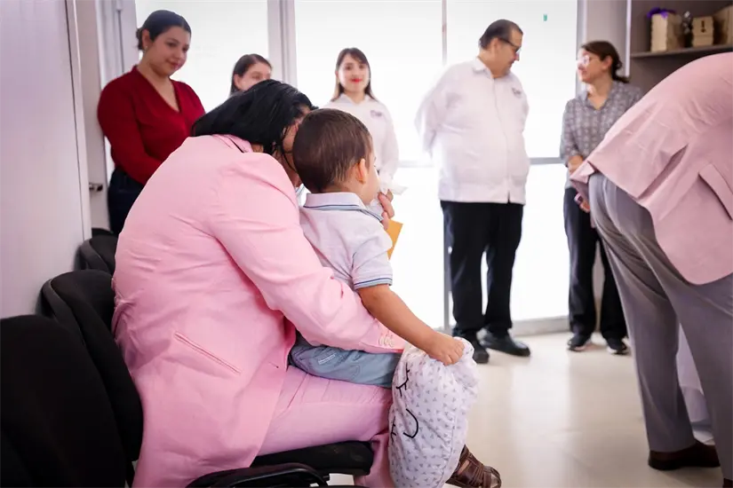 DIF Tamaulipas entregó en adopción a un niños de dos años que era residente de la Casa Hogar. Foto: Carlos García