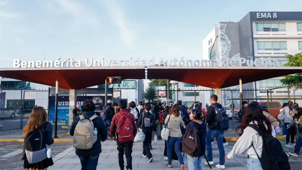 Gobernador de Puebla ordena a universidades públicas pasar de sistema de materias a turnos