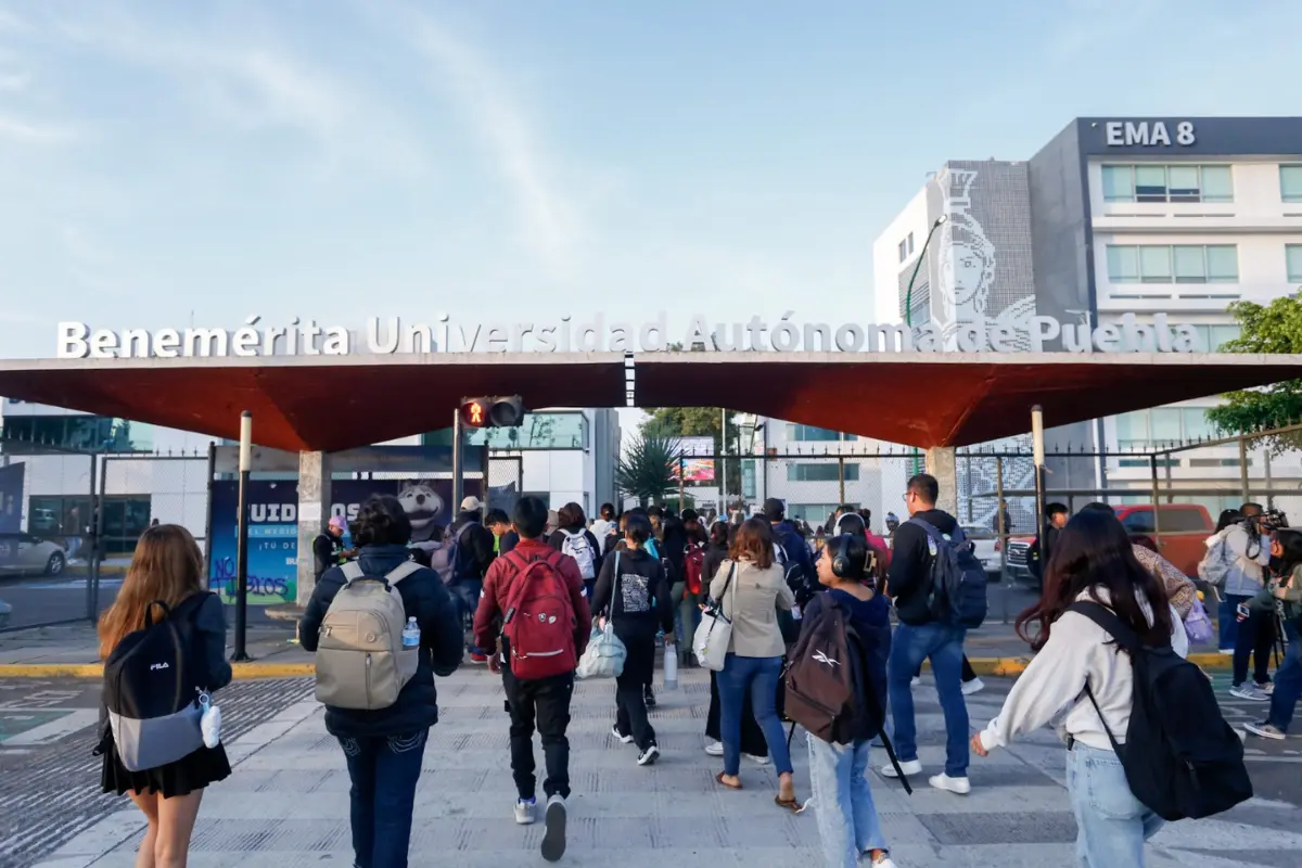 Entrada de la Benemérita Universidad Autónoma de Puebla. Foto: Archivo Jafet Moz