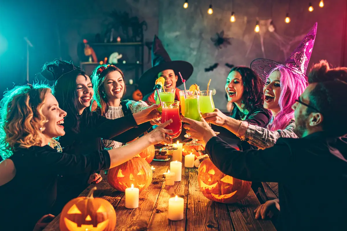 Halloween 2025: 5 elementos que no pueden faltar en tu fiesta con temática de fantasmas. Foto: Canva