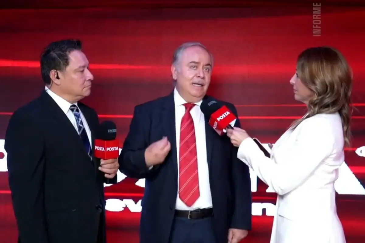 El diputado local del PRI, Héctor Morales, estuvo presente en el Primer Informe de Gobierno de Adrián de la Garza, alcalde de Monterrey, Foto: YouTube POSTA