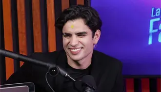 Aarón Mercury víctima de la delincuencia, exhibe cristalazo a su camioneta