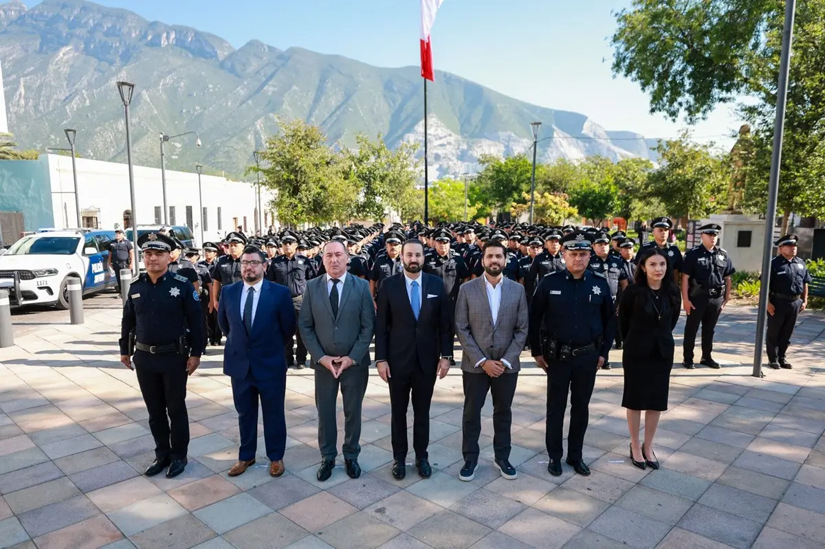 El alcalde sustituto de San Pedro Garza García, Mauricio Farah, tomó lista a los elementos de la Secretaría de Seguridad Pública. Foto: Gobierno de San Pedro Garza García