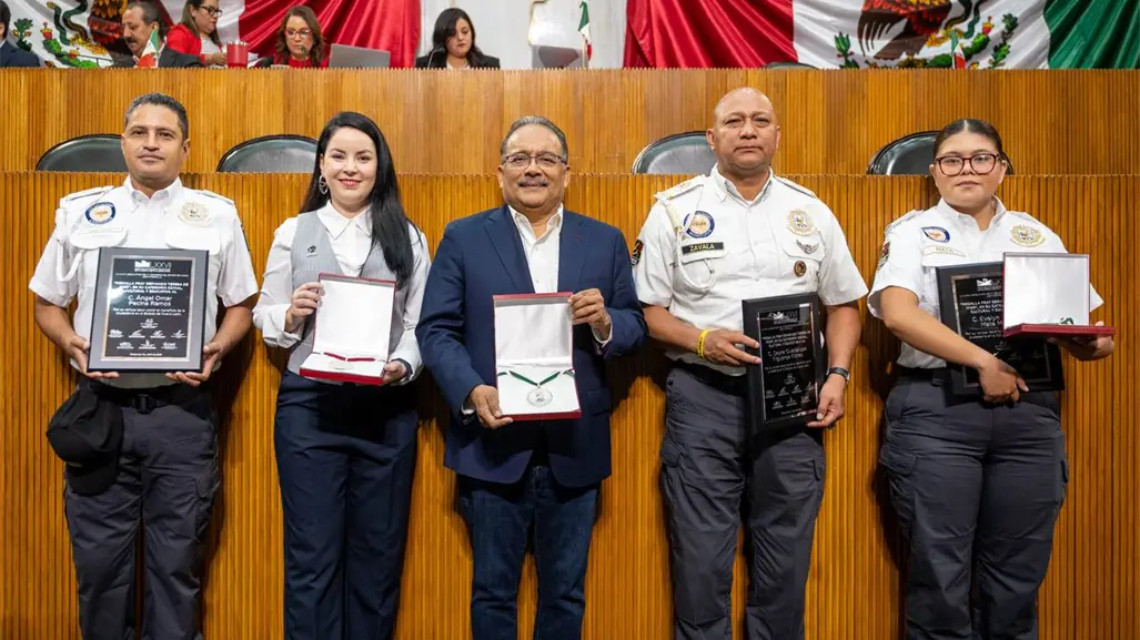 Andrés Mijes reconoce a policías por su profesionalismo y compromiso social con Escobedo