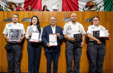 Andrés Mijes reconoce a policías por su profesionalismo y compromiso social con Escobedo