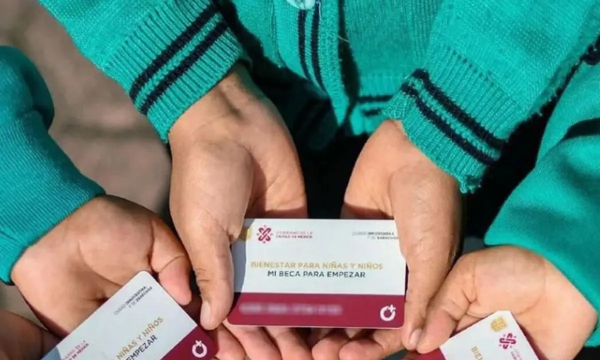Tarjetas de Mi Beca para Empezar. Foto: Gobierno de la Ciudad de México.