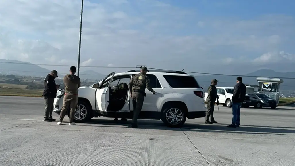 VIDEO | Ciudadanos denuncian a policías del Edomex por revisión ilegal y amenazas al ser grabados