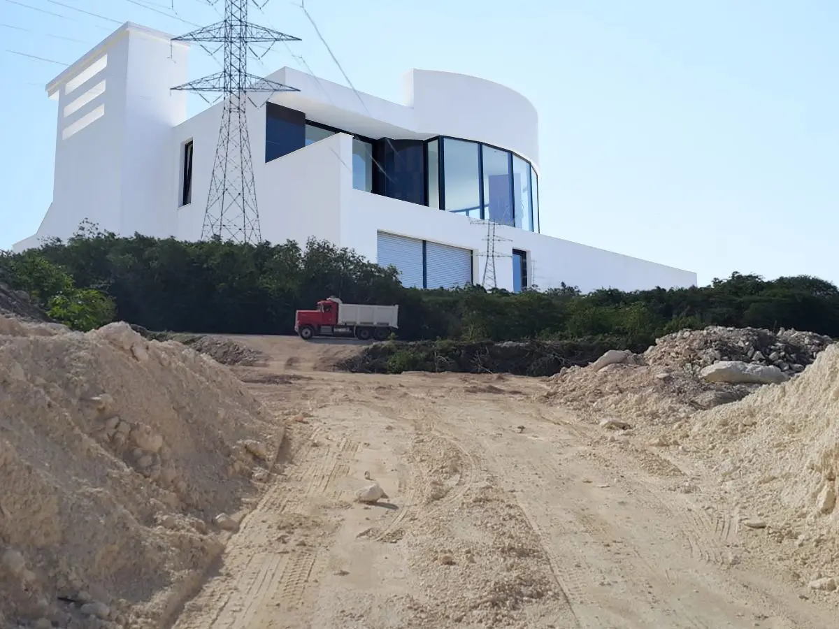 El sascab tiene una  historia que se remonta a miles de años pues fue usado por los antiguos mayas para realizar diversas construcciones.- Fuente Tecnitransportes y Canva