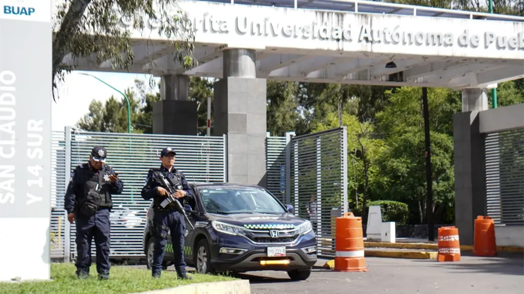 Dejan feto y mensaje con amenaza incel en Universidad de Puebla