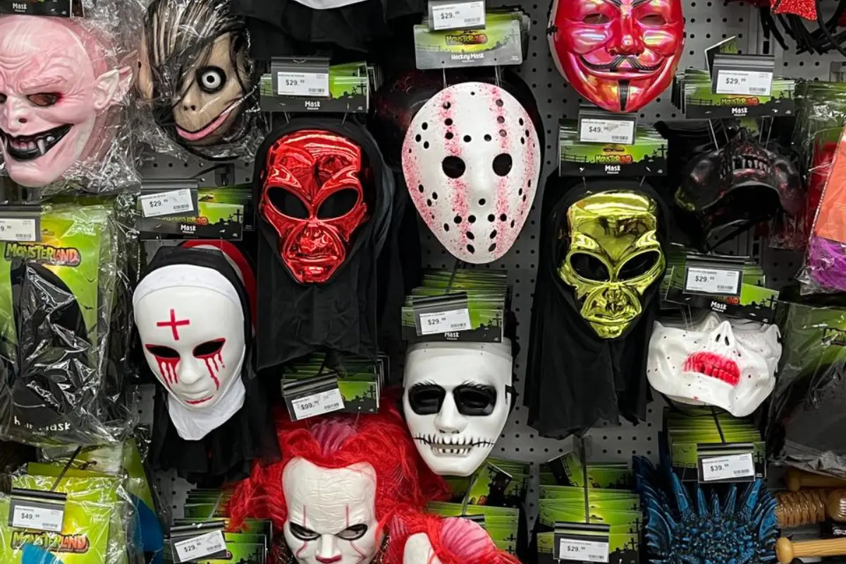 Las mascaras de tus personajes favoritos las encuentras en Waldo´s | Foto: Perla Herrera
