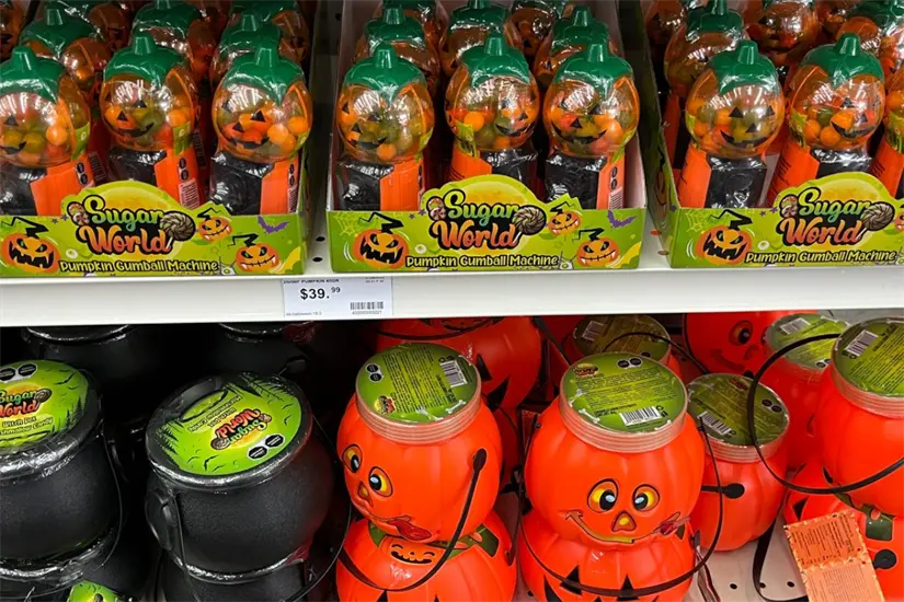 Para los peques hay gomitas, y calabacitas | Foto: Perla Herrera