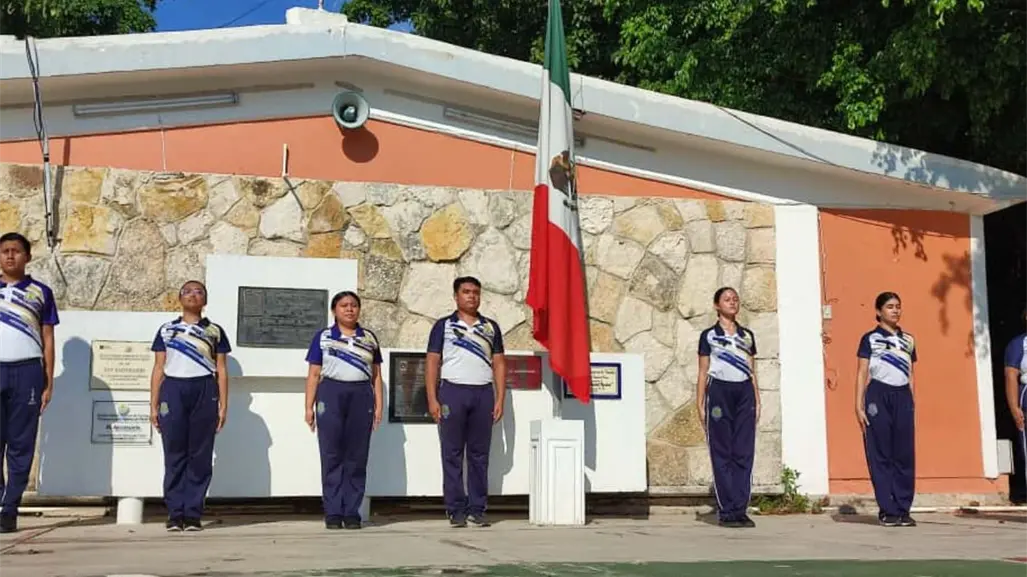 Normal Superior de Yucatán recordó el 2 de octubre con acto cívico