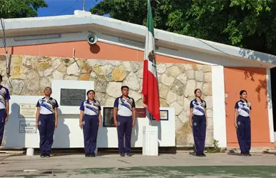 Normal Superior de Yucatán recordó el 2 de octubre con acto cívico