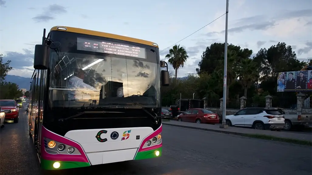 Gobierno de Saltillo desmiente imágenes sobre presuntos daños a autobús; llama a combatir fake news