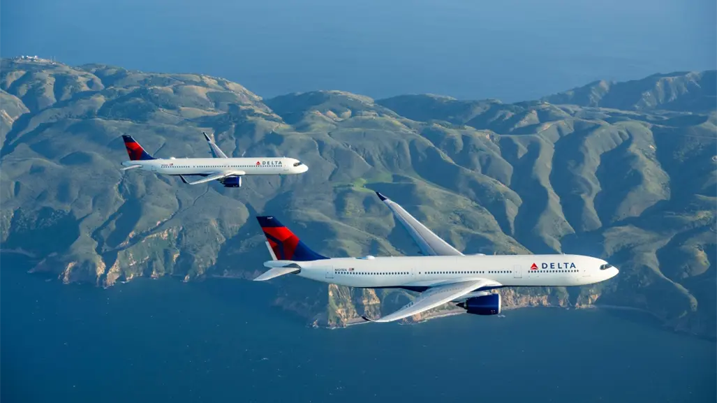Aviones de Delta Airlines chocan en el Aeropuerto LaGuardia de Nueva York | VIDEO