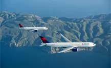 Aviones de Delta Airlines chocan en el Aeropuerto LaGuardia de Nueva York | VIDEO