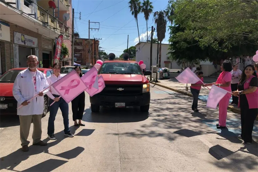 Dio inicio la carava rosa | Foto: Axel Hassel