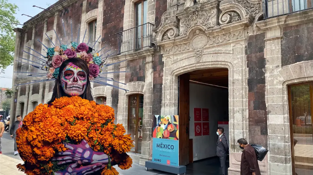 Celebra el Día de Muertos en CDMX explorando museos icónicos con este recorrido temático