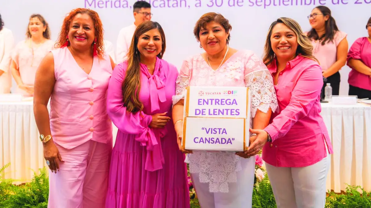 En el evento se presentó la Agenda Rosa 2025 y se entregaron lentes Foto: Gobierno de Yucatán