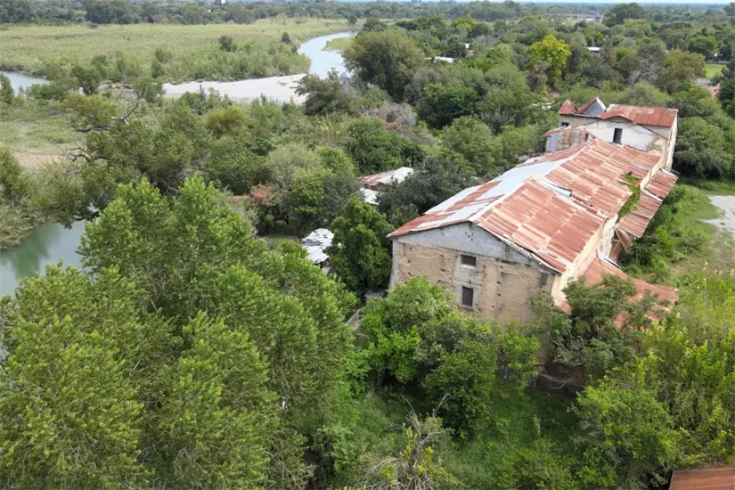 Familias que habitan cerca de la Ex Hacienda El Carmen, se han visto afectadas por el desbordamiento del Río Purificación| Foto: Daniel Espinoza