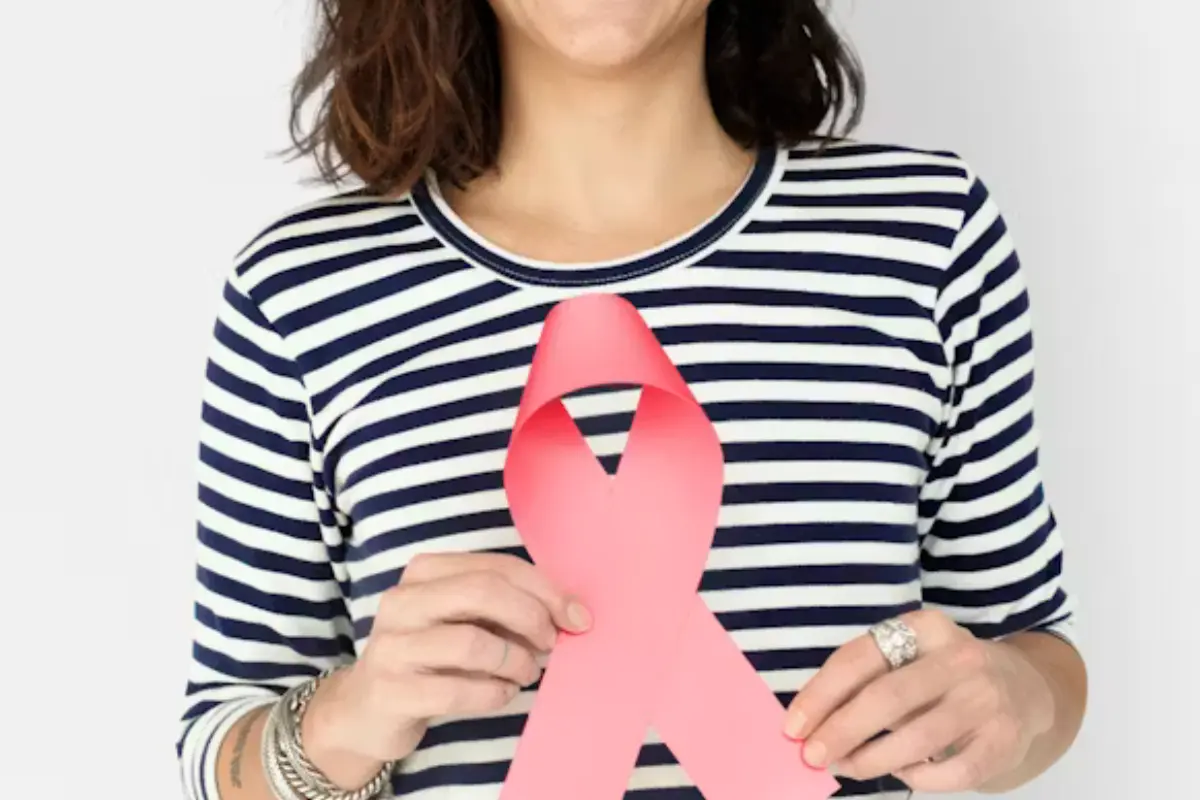 Participa en el evento de energía rosa en la UAT, baila y dona tapitas para apoyar a mujeres valientes contra el cáncer de mama