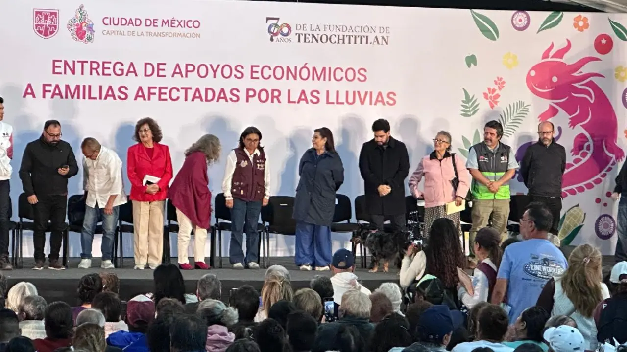 Entregan en Iztapalapa apoyos a más de 2 mil familias afectadas por lluvias históricas. Foto: POSTA