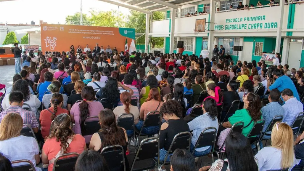 Equipos de cómputo e internet satelital llegan a 59 escuelas de Monterrey