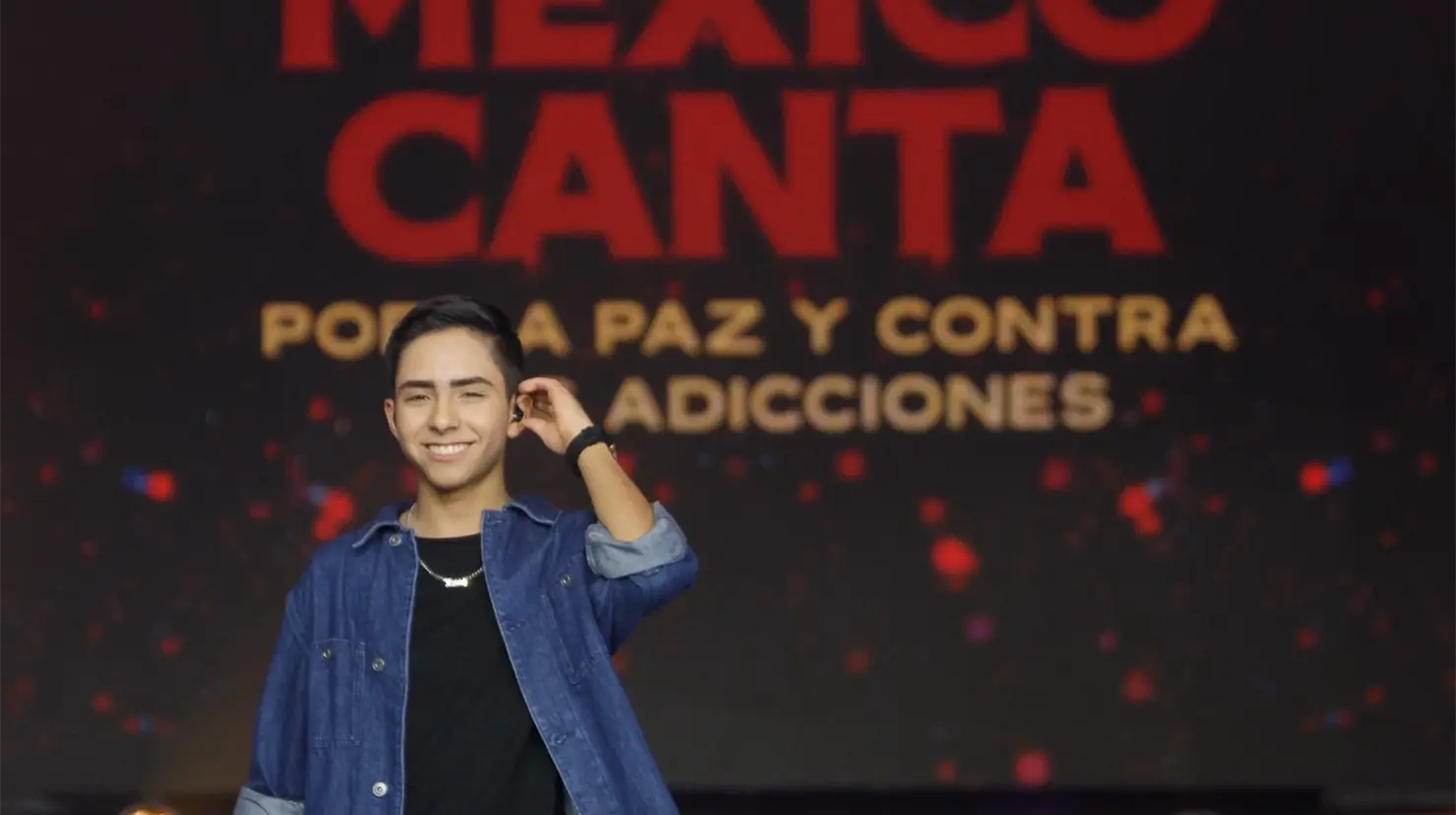 Kevin Aguilar, de 14 años, comparte su historia de superación con los finalistas del concurso México canta.