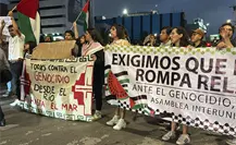 Manifestantes propalestinos vandalizan accesos de la SRE en CDMX y bloquean Avenida Juárez