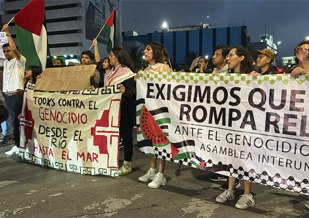 Manifestantes propalestinos vandalizan accesos de la SRE en CDMX y bloquean Avenida Juárez