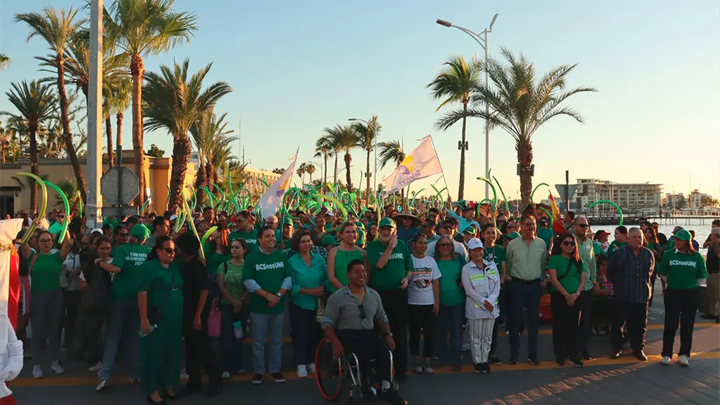 Quinta Marcha por la Inclusión llena de color el Malecón de La Paz | Galería