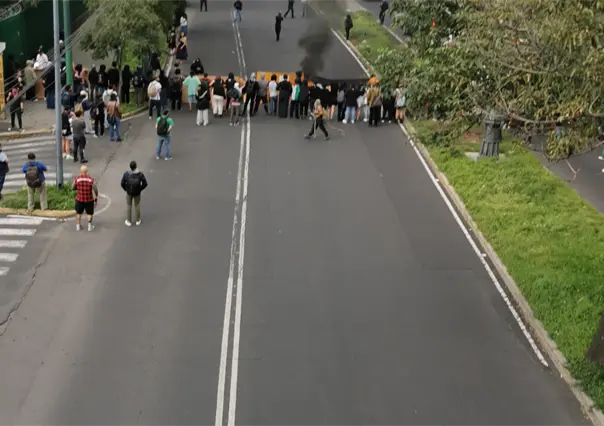 Bloqueo en Periférico Sur: estudiantes de la ENAH protestan por ataque a flotilla humanitaria rumbo a Gaza