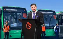 Samuel García entrega camiones a la Ruta 214 y anuncia ampliación del Metro a Juárez