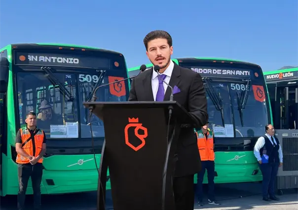 Samuel García entrega camiones a la Ruta 214 y anuncia ampliación del Metro a Juárez