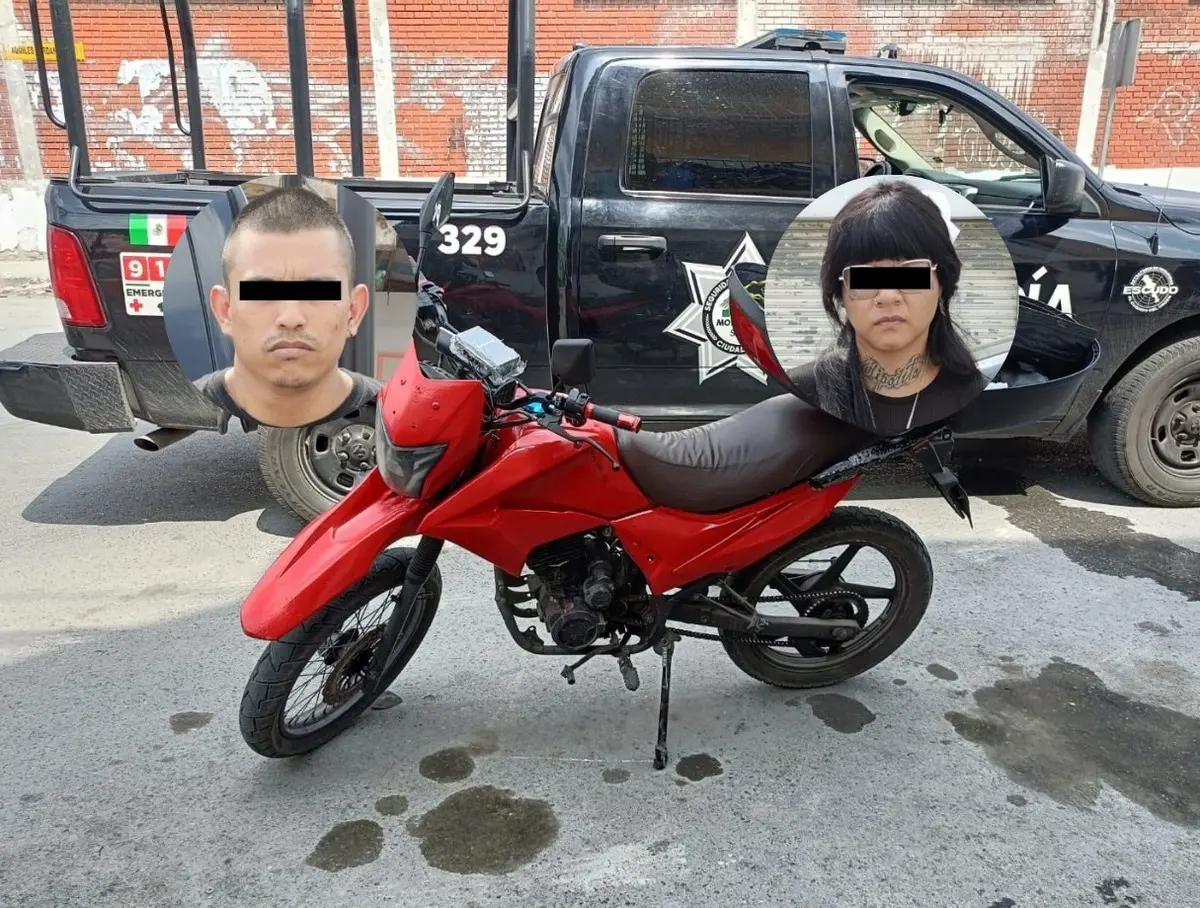 Durante un recorrido de prevención y vigilancia en las calles Aquiles Serdán y Juan Méndez, cerca del centro de Monterrey. Foto: Policía de Monterrey/Canva.