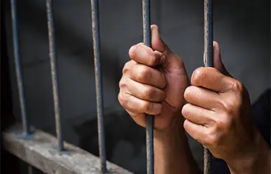 Policía de Salinas Victoria es procesado por presunta evasión de un detenido