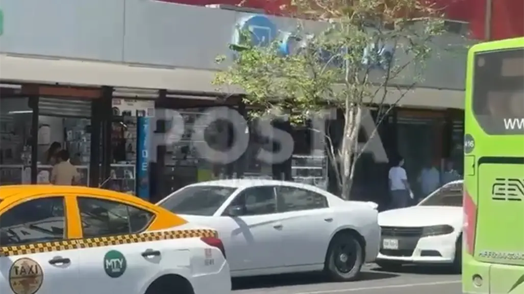 VIDEO | Autoridades realizan cateo en la Plaza de la Tecnología por venta de celulares robados
